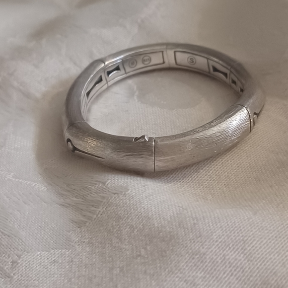 John Hardy Bamboo Brushed Sterling Silver Curved Hinged Bangle, Size Small - Picture 2 of 11